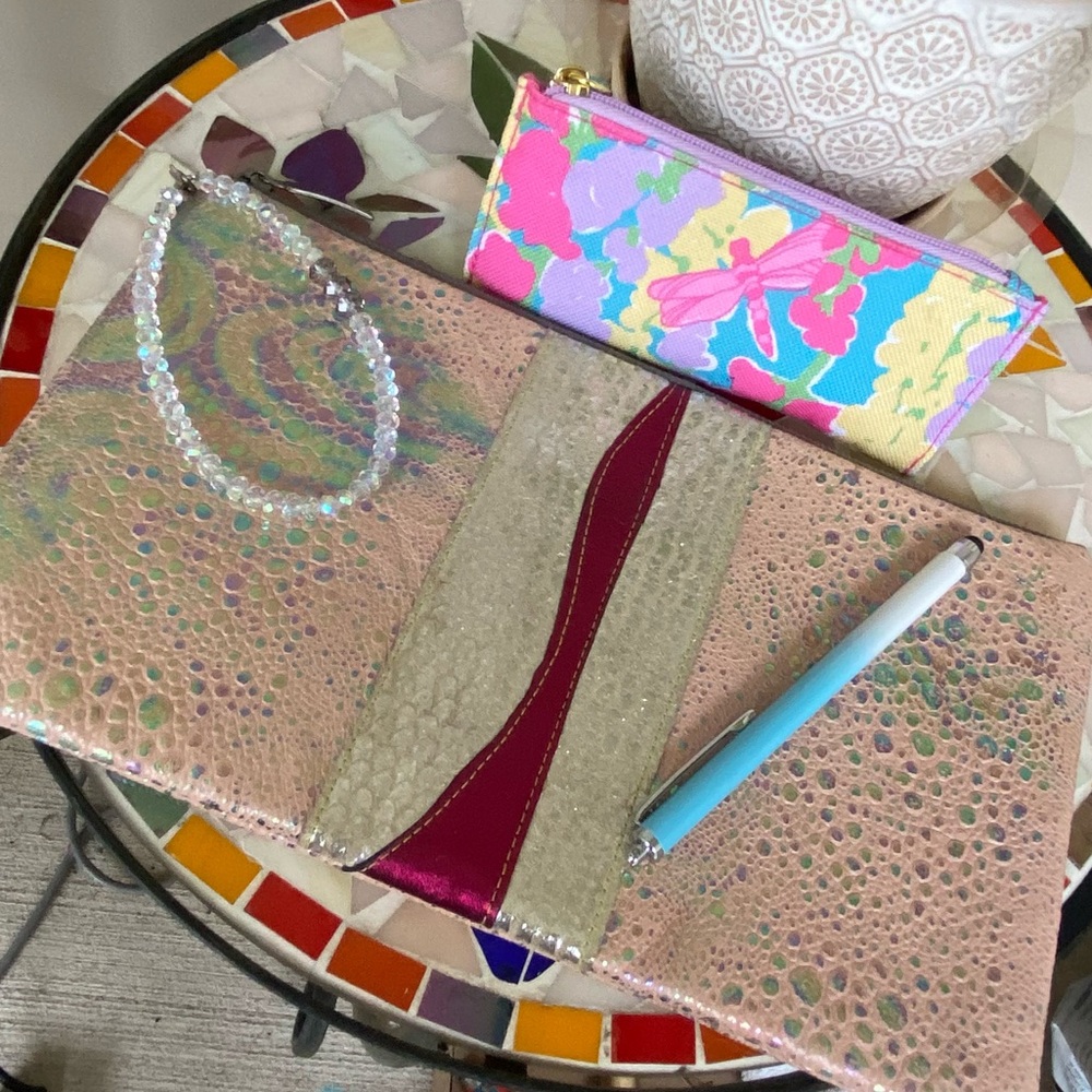 VGU Anita🌸Pink🎀Textured Clutch/Wristlet w/Beaded Zipper Pull & 2 Inside Pockets - Picture 6 of 16